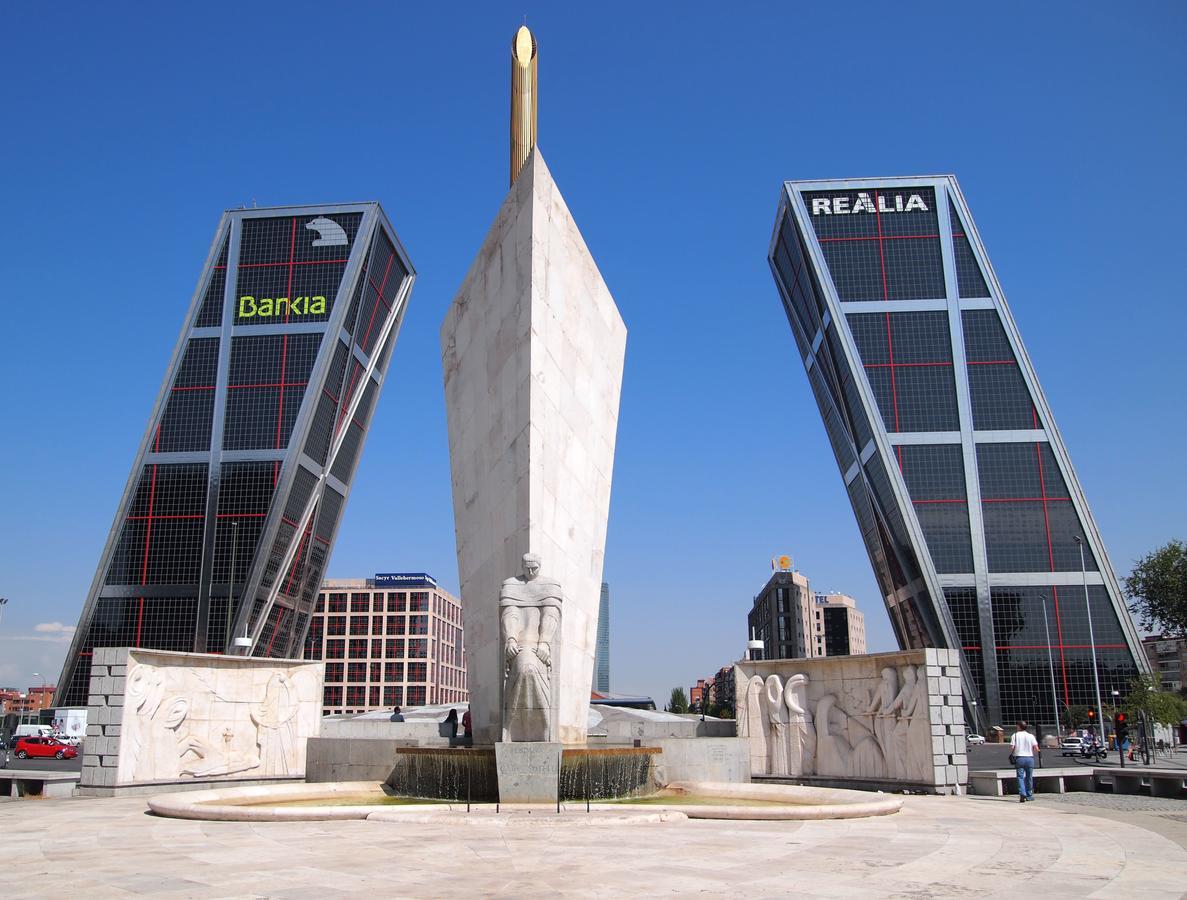 Atico Puerta De Europa Apartment Madrid Ngoại thất bức ảnh